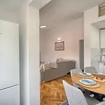 Апартаменты A - Luxury W Big Balcony 4 Min Walk To *