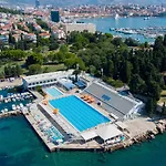 Апартаменты A - Luxury W Big Balcony 4 Min Walk To *