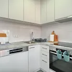 Апартаменты A - Luxury W Big Balcony 4 Min Walk To