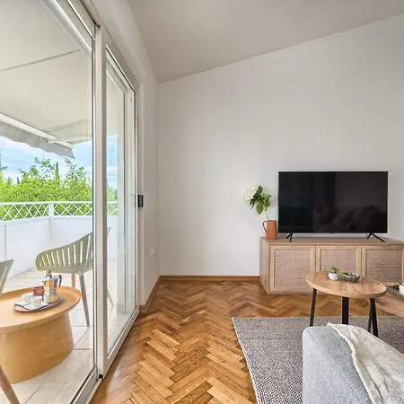 A3 - Luxury W Big Balcony 4 Min Walk To