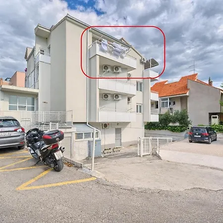 Apartment A3 - Luxury W Big Balcony 4 Min Walk To