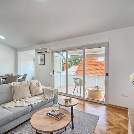 Apartment A3 - Luxury W Big Balcony 4 Min Walk To Split