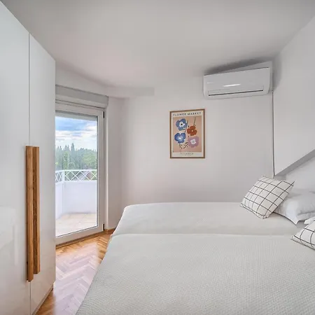A3 - Luxury W Big Balcony 4 Min Walk To Apartment