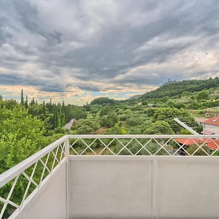 A3 - Luxury W Big Balcony 4 Min Walk To Apartment *