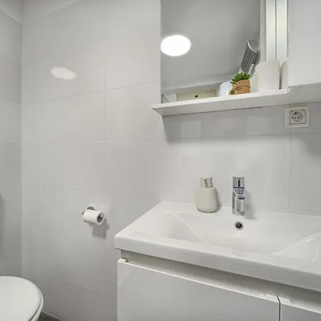 Apartment A3 - Luxury W Big Balcony 4 Min Walk To Split