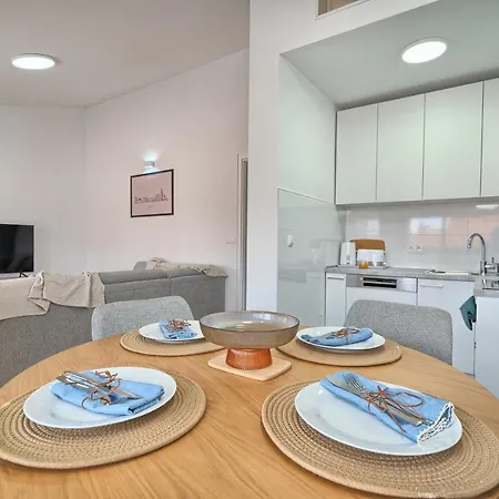 Apartamento A3 - Luxury W Big Balcony 4 Min Walk To