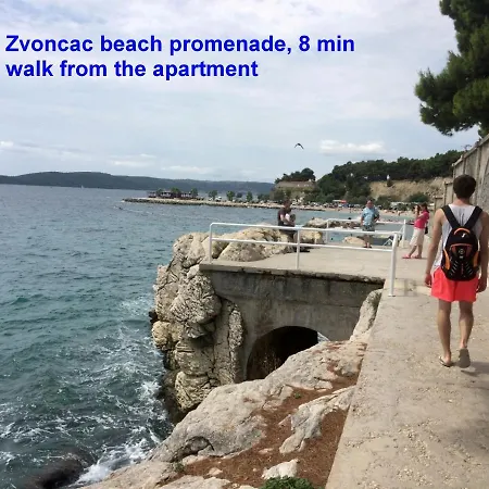 A3 - Luxury W Big Balcony 4 Min Walk To