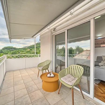 Appartement A - Luxury W Big Balcony 4 Min Walk To