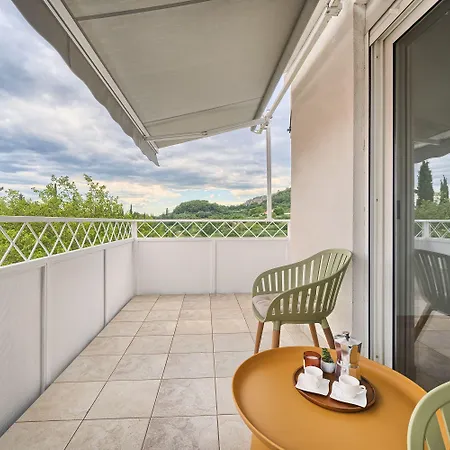 Appartement A - Luxury W Big Balcony 4 Min Walk To