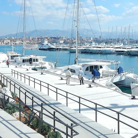 A - Luxury W Big Balcony 4 Min Walk To Appartement *