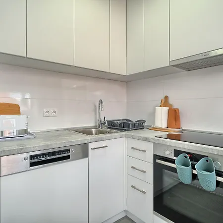 Lejlighed A 2 Spacious W Big Balcony 4 Min Walk To