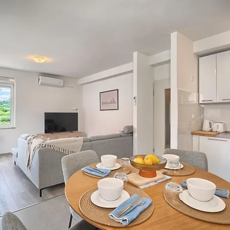 Lejlighed A 2 Spacious W Big Balcony 4 Min Walk To