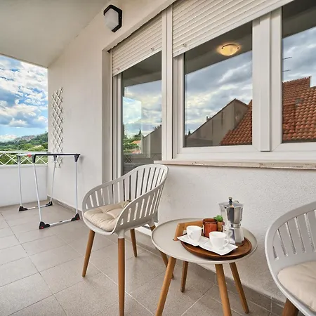 Lejlighed A 2 Spacious W Big Balcony 4 Min Walk To *