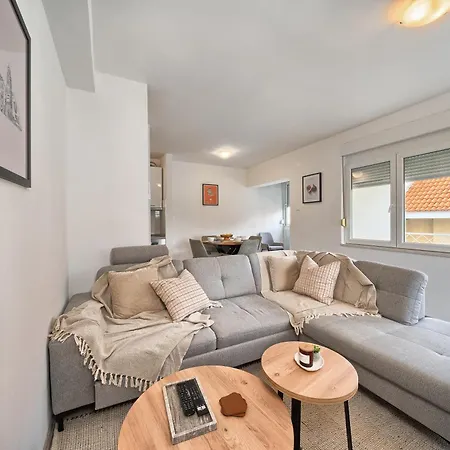 A 2 Spacious W Big Balcony 4 Min Walk To Lejlighed *
