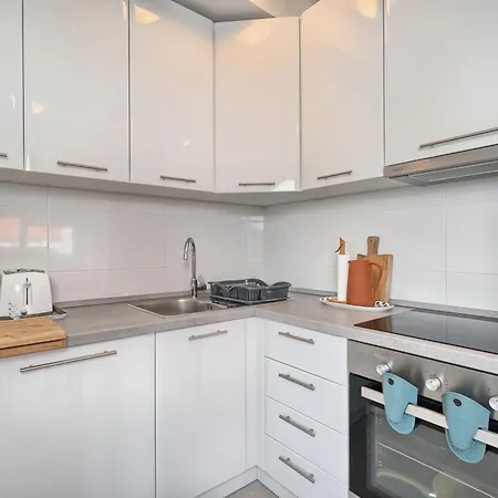 A 2 Spacious W Big Balcony 4 Min Walk To Lejlighed