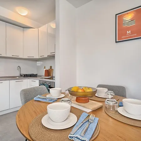 A 2 Spacious W Big Balcony 4 Min Walk To Split