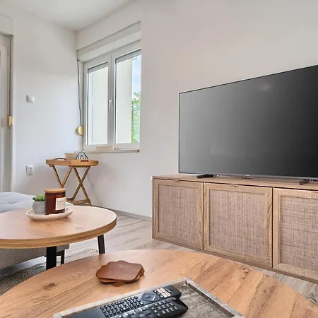 Lejlighed A 2 Spacious W Big Balcony 4 Min Walk To *