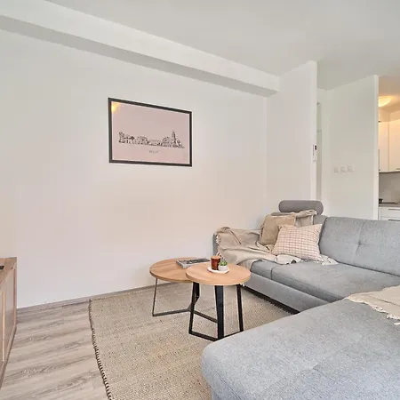 A 2 Spacious W Big Balcony 4 Min Walk To Lejlighed