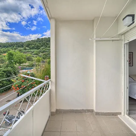 A 2 Spacious W Big Balcony 4 Min Walk To Split