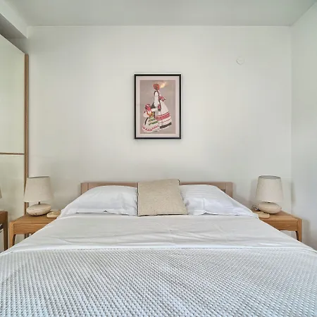 A 2 Spacious W Big Balcony 4 Min Walk To Apartman *