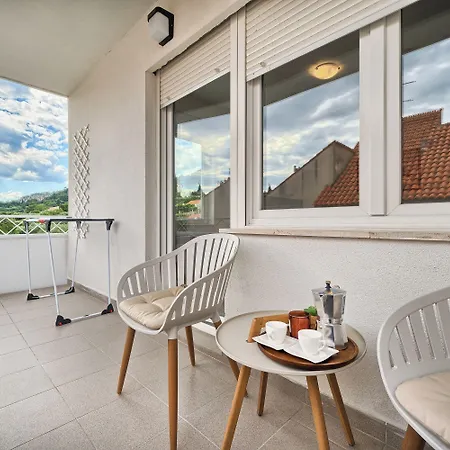 Apartmán A 2 Spacious W Big Balcony 4 Min Walk To *