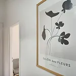 A - Luxury W Big Balcony 4 Min Walk To * Split